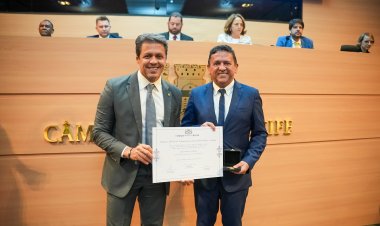 Jornalista Carlos Britto é homenageado no Recife com o Prêmio Graça Araújo de Comunicação