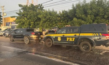 Duas caminhonetes com registro de apropriação indébita foram recuperados, nesta segunda-feira (25), pela Polícia Rodoviária Federal (PRF).